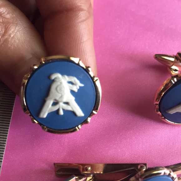 Vintage Rare Wedgewood gold tone 3p/c cuff links and tie clip. Made in England - Picture 4 of 8